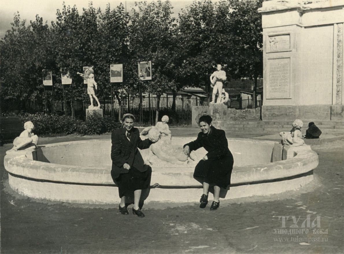 Середина 1960-х. Фонтан в Пионерском сквере