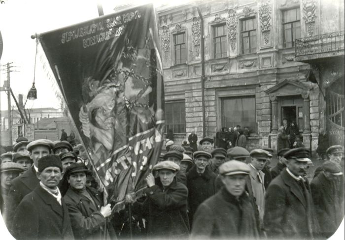 1920-е годы. Демонстрация на ул. Советской