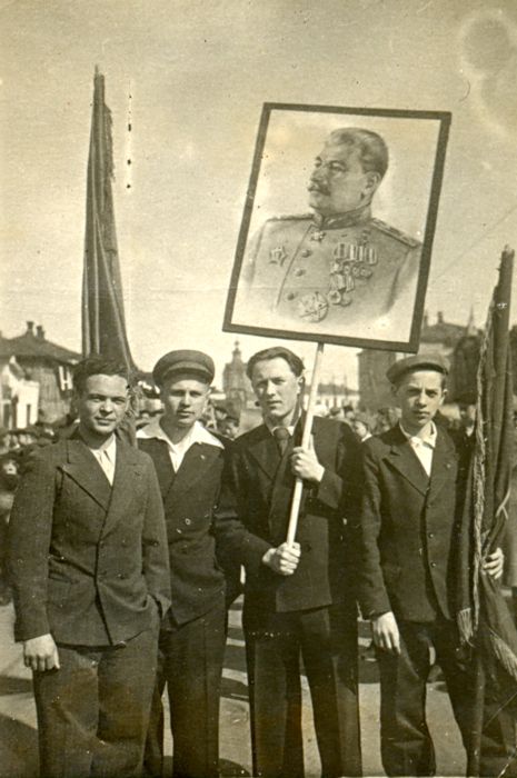 1 Мая 1947 года. Участники демонстрации на ул. Советской