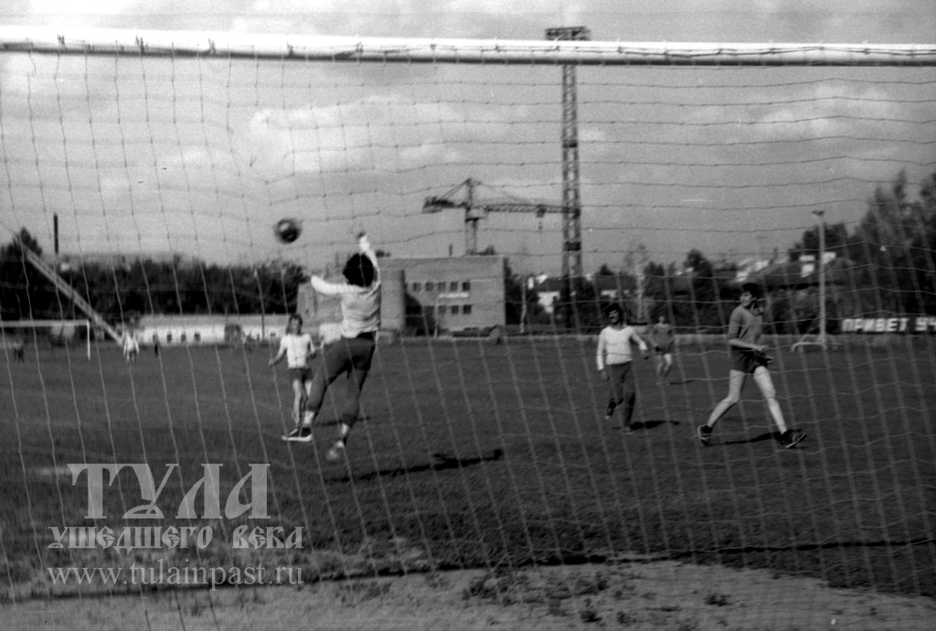 Июнь 1986 года. Стадион «Кировец». На заднем плане - строительство спорткомплекса. Фото Игоря Щербакова