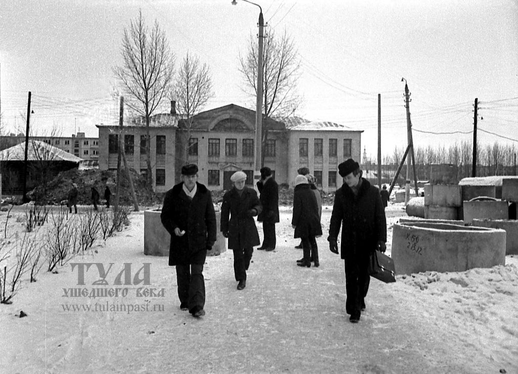 1972 год. 42 школа (бывшая 9) на ул. Мичурина (ныне Ложевая) Фото И. Щербакова