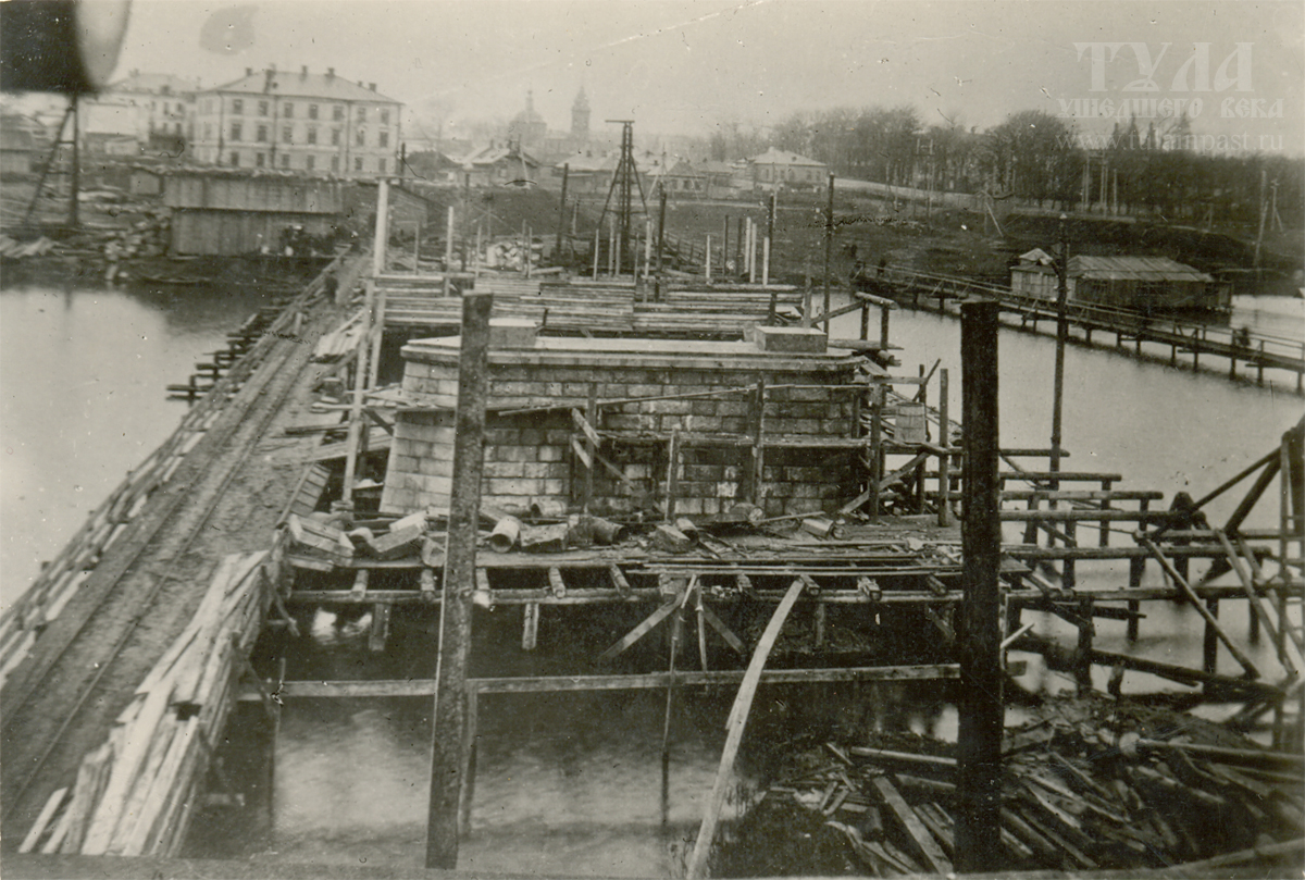 Около 1930 года. Строительство старого чулковского моста