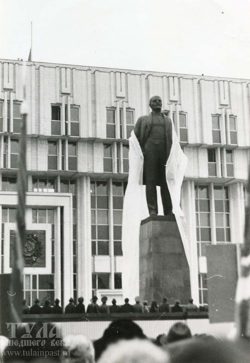 Открытие памятника 5 ноября 1983 года