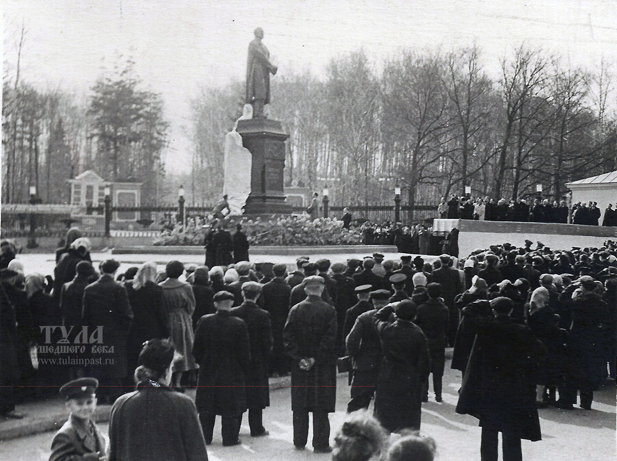 Открытие памятника 28 апреля 1958 года